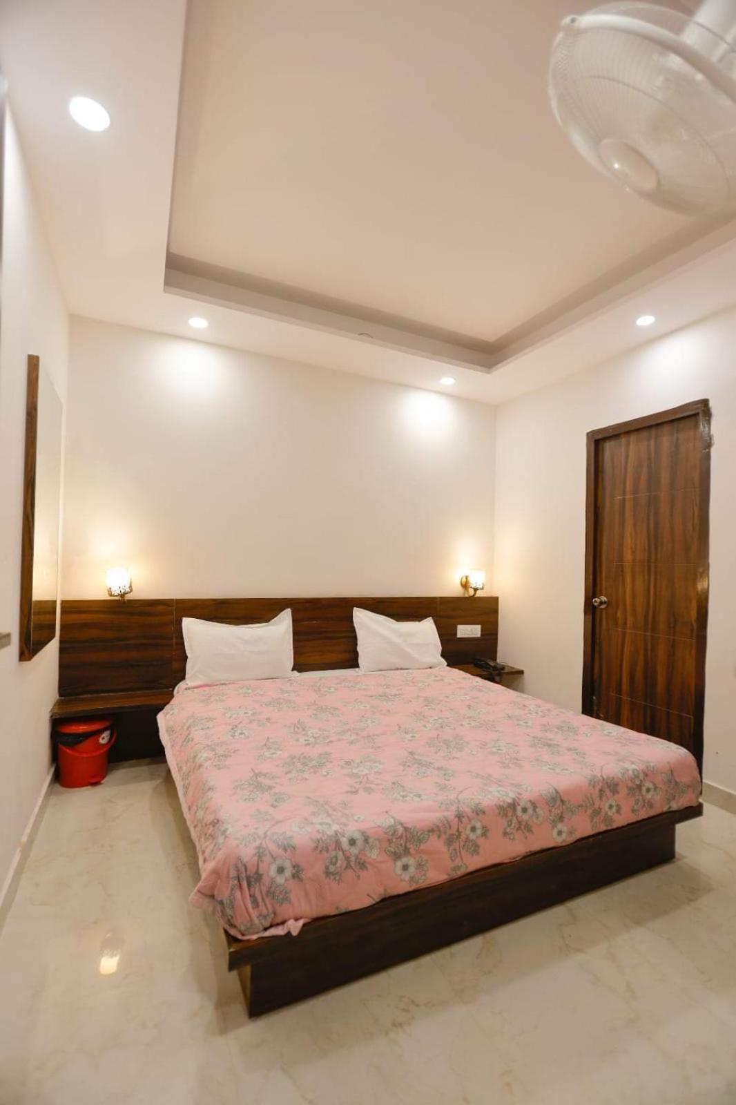Hotel Rovers Inn Amritsar Exterior foto